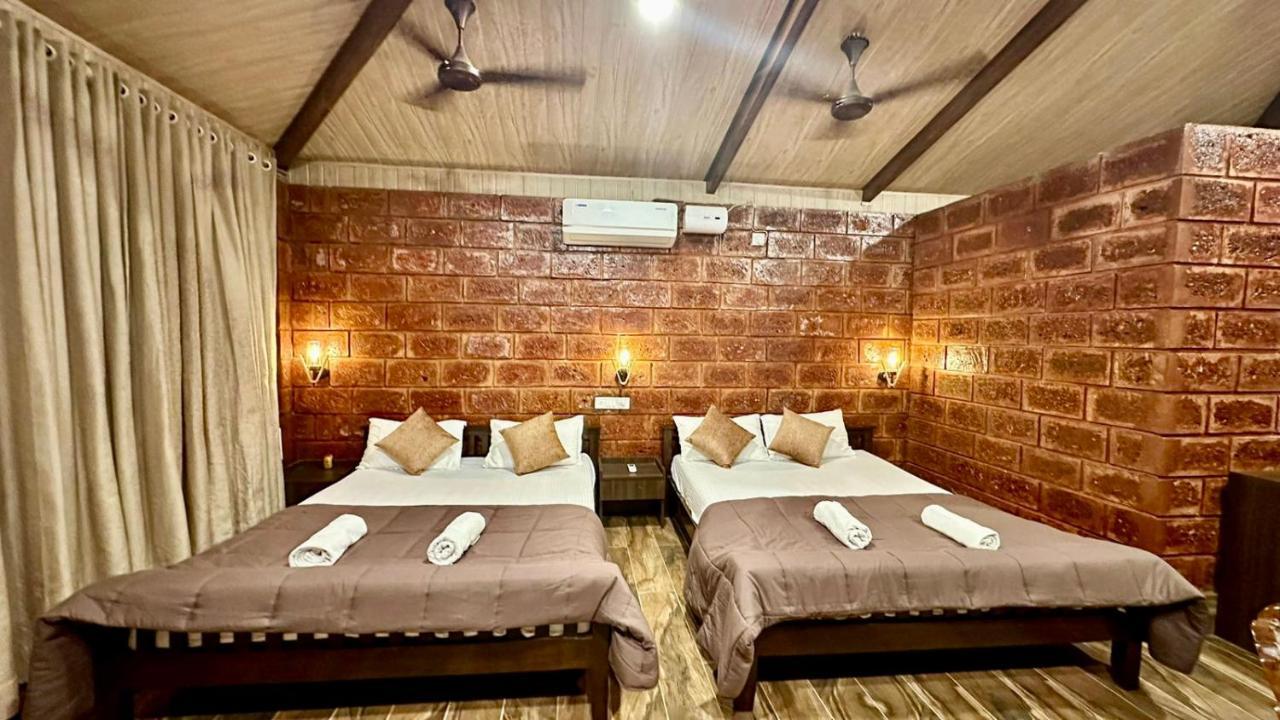 The Beach Hive Resort Kashid エクステリア 写真