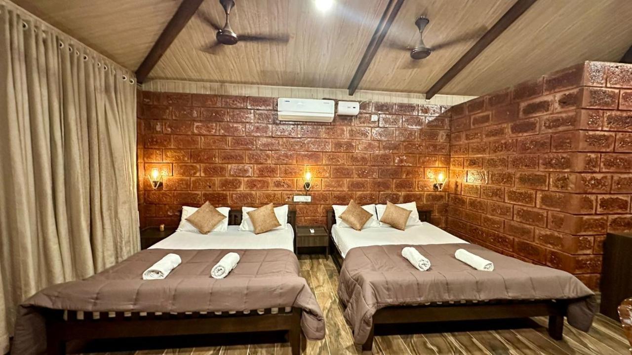 The Beach Hive Resort Kashid エクステリア 写真