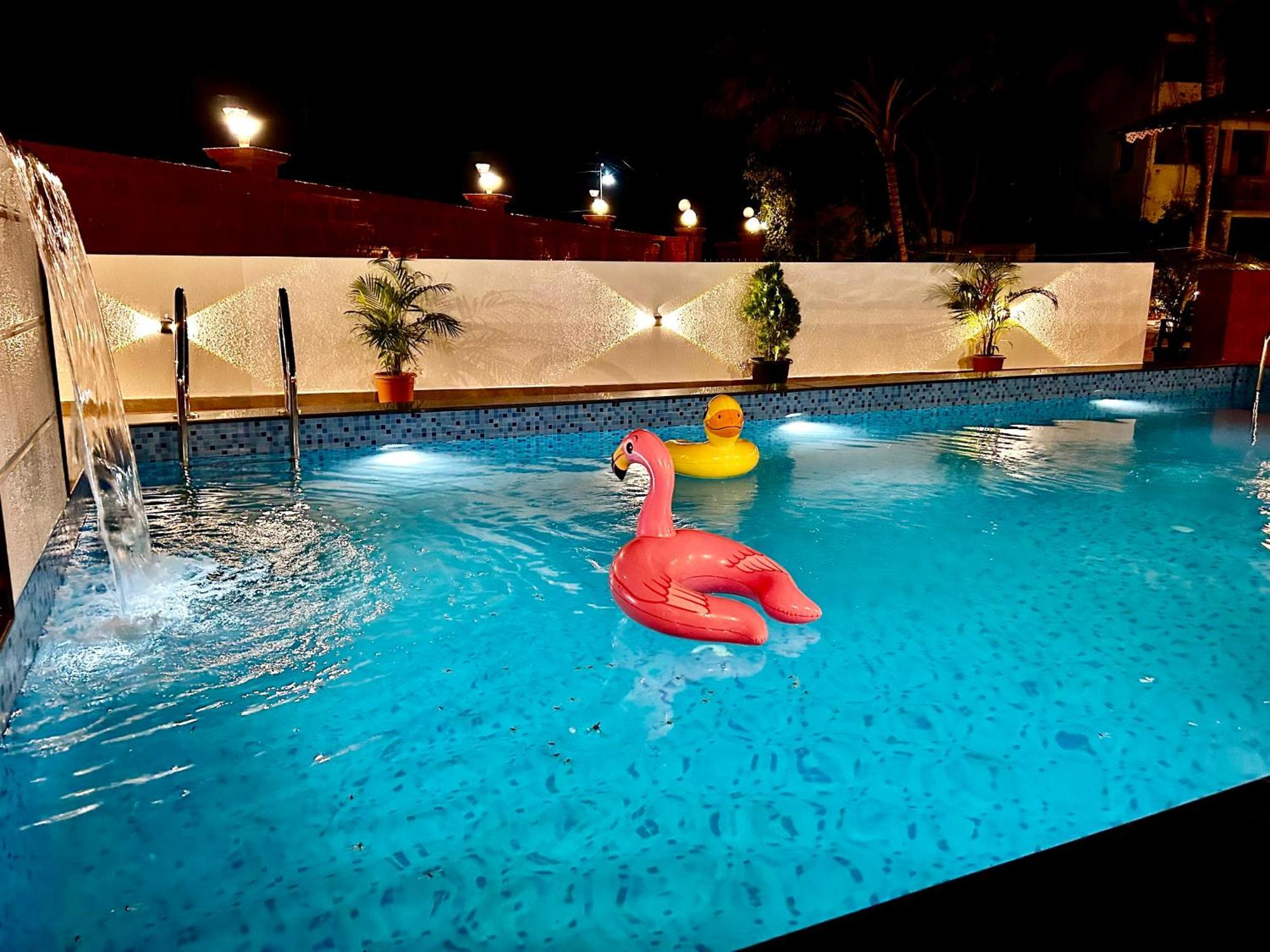 The Beach Hive Resort Kashid エクステリア 写真