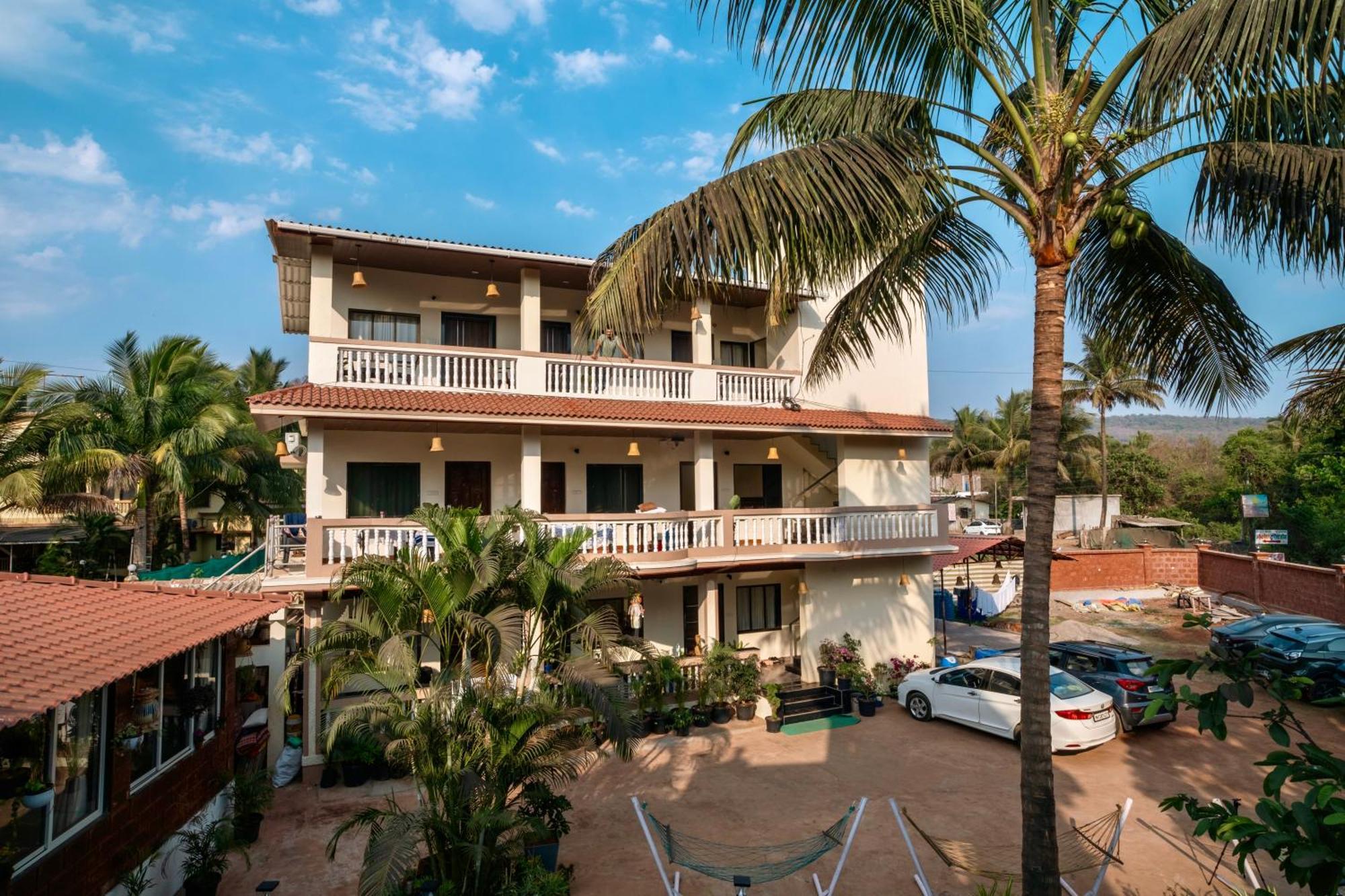 The Beach Hive Resort Kashid エクステリア 写真